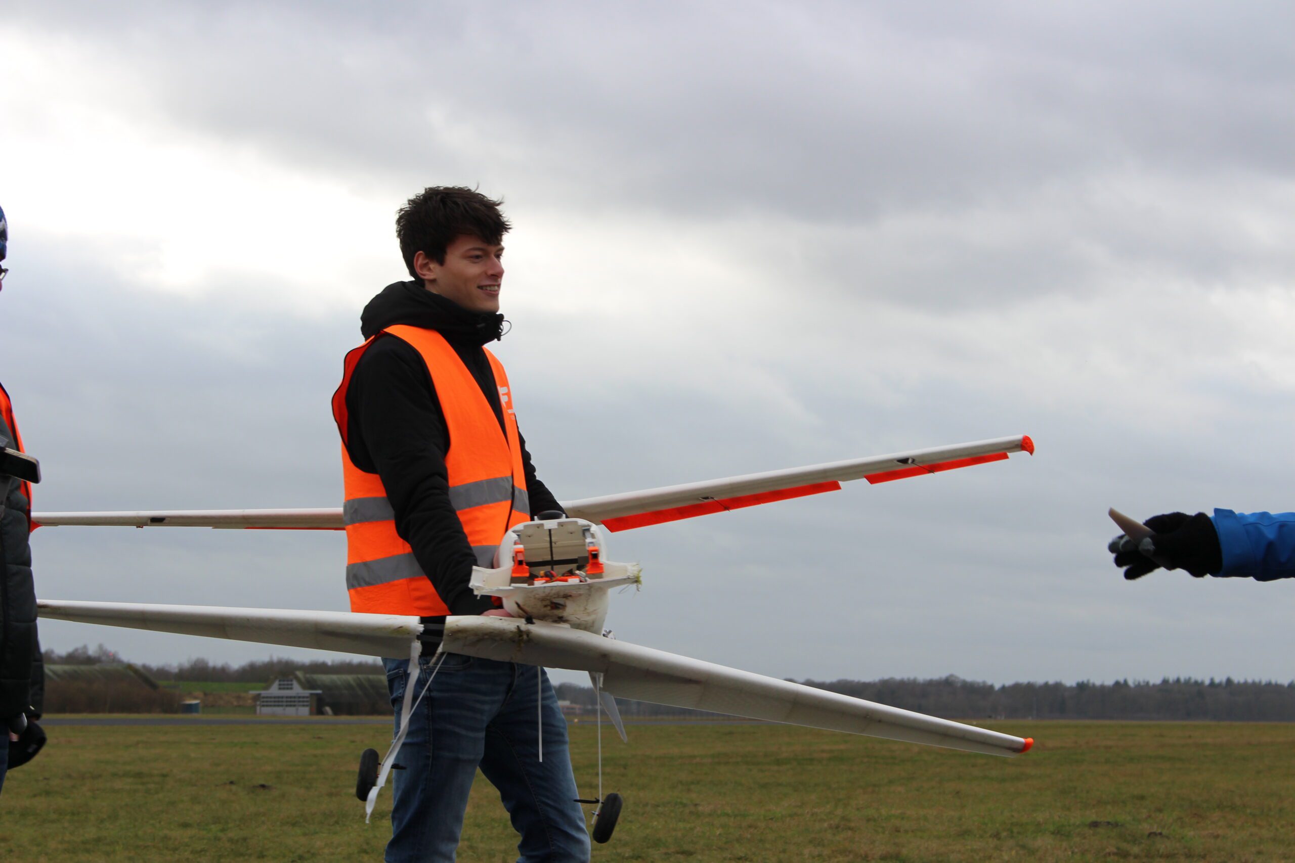 <a href="https://www.dronewatch.nl/2022/03/17/droneteam-twente-we-leren-meer-van-een-crash-dan-van-een-geslaagde-vlucht/">Dronewatch</a>